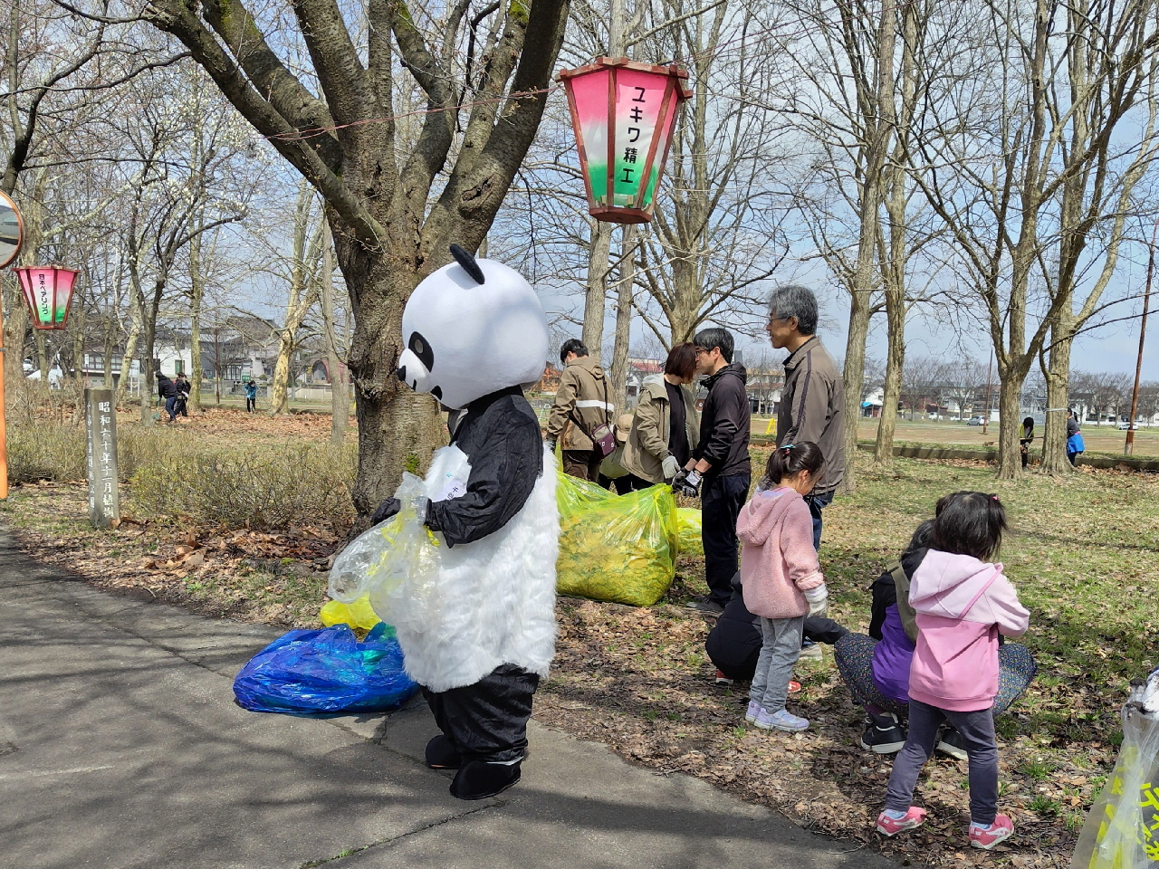 千谷工業団地の清掃活動を行いました。